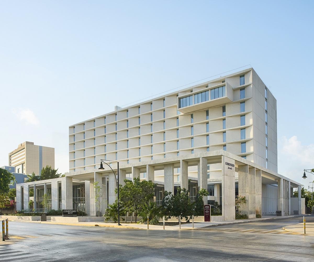 Courtyard By Marriott Merida Downtown Hotel Exterior photo