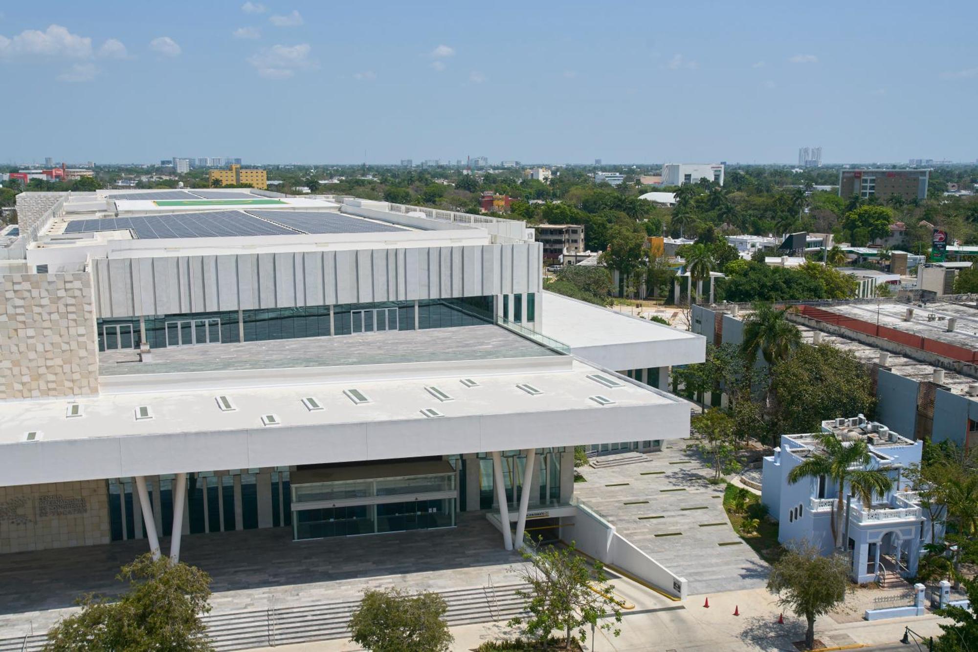 Courtyard By Marriott Merida Downtown Hotel Exterior photo