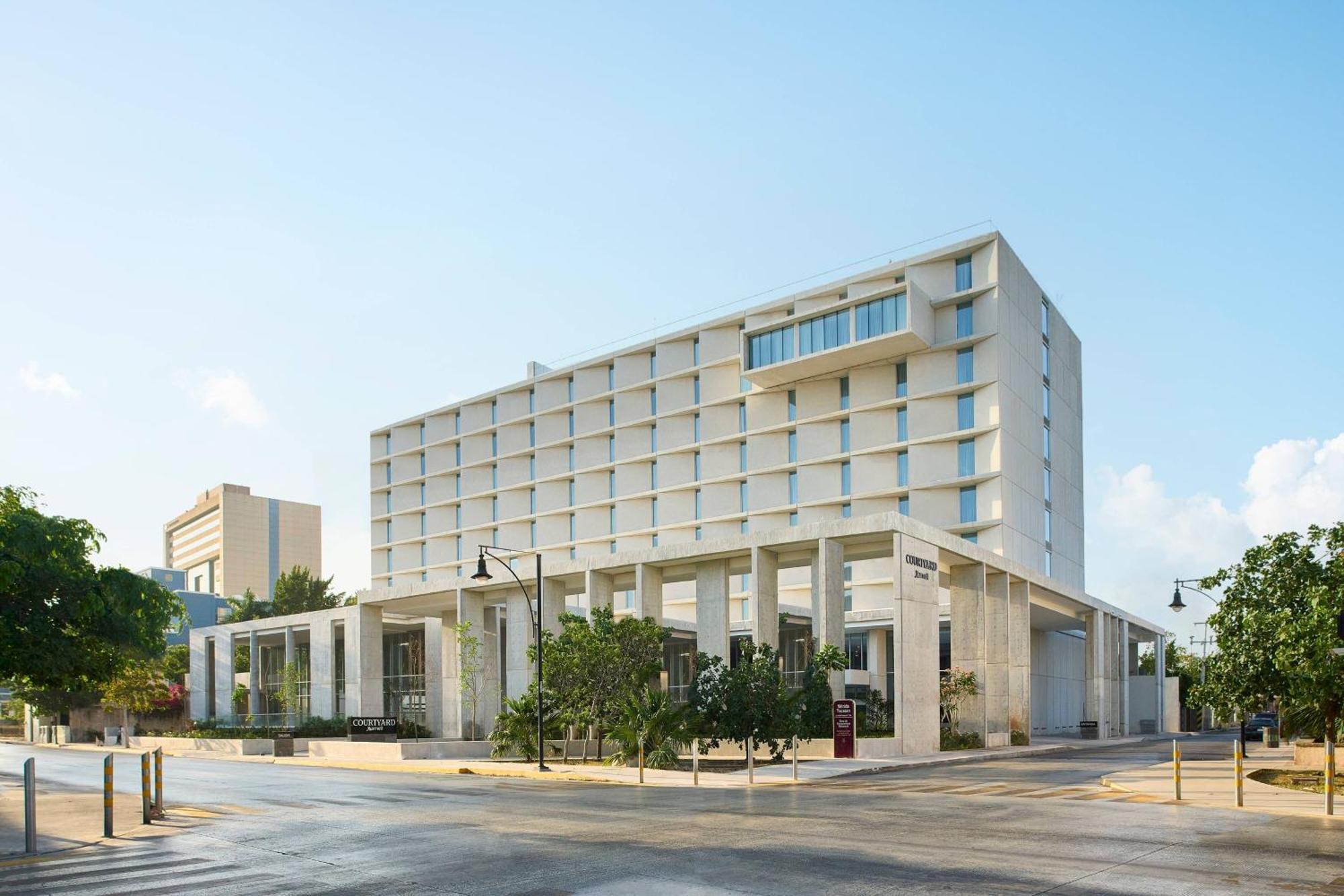 Courtyard By Marriott Merida Downtown Hotel Exterior photo