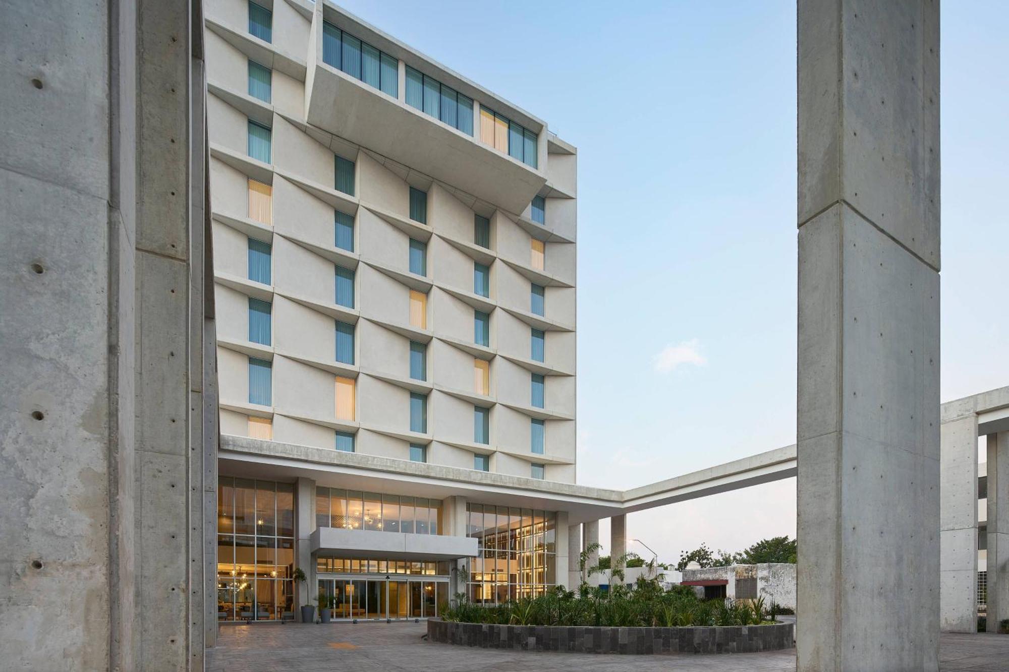 Courtyard By Marriott Merida Downtown Hotel Exterior photo